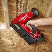 CLOUEUR CHARPENTE MILWAUKEE M18 FFN-502CA + CLOUS OFFERTS